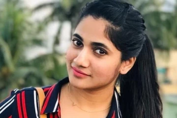 கோட் சூட்டில் கலக்கும் பிக் பாஸ் லாஸ்லியா - கண்ணை கவர்ந்த போட்டோஷூட்