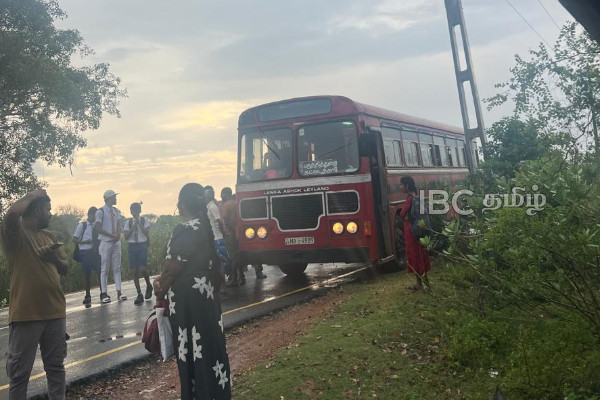 யாழில் இ.போ.ச பேருந்தின் பிரேக் செயலிழப்பு- நூலிழையில் தப்பிய பயணிகள் | Passengers Narrowly Escape After Brakes Fail
