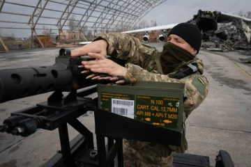 உக்ரைனுக்கு ஸ்னைப்பர் துப்பாக்கிகள், ரேடியோக்களை அனுப்பும் கனடா!