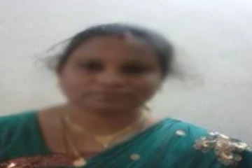 டீச்சரிடம் நகை பறிக்க முயன்றவர்களை வெளுத்து வாங்கிய இளைஞர்கள்