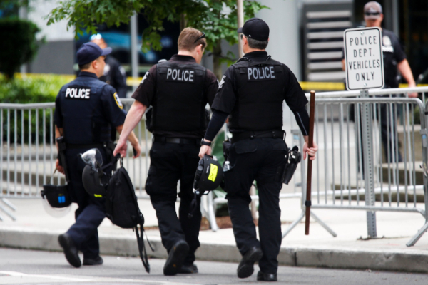 விமானத்தில் கொடூர தாக்குதல்: அமெரிக்காவில் கைது செய்யப்பட்ட இந்தியர் | Indian Arrested Attacking Teens Lufthansa Flight விமானத்தில் கொடூர தாக்குதல்: அமெரிக்காவில் கைது செய்யப்பட்ட இந்தியர் | Indian Arrested Attacking Teens Lufthansa Flight