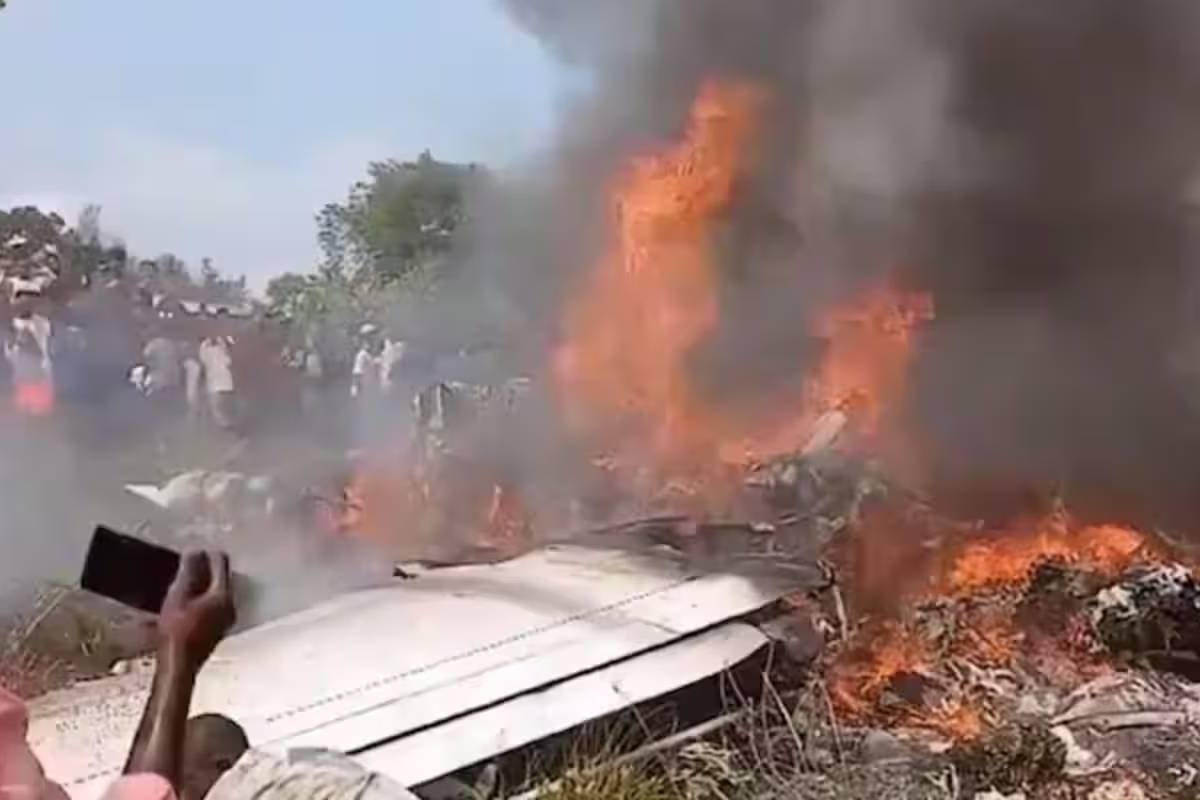 கொங்கோவில் விமான விபத்து ; இராணுவ அதிகாரிகள் உட்பட 14 பேர் பலி | Plane Congo 14 People Military Officers Killed