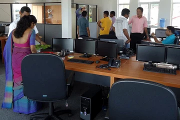 அரச ஊழியர்களின் பம்மாத்து வேலை - நாடாளுமன்றில் குற்றச்சாட்டு