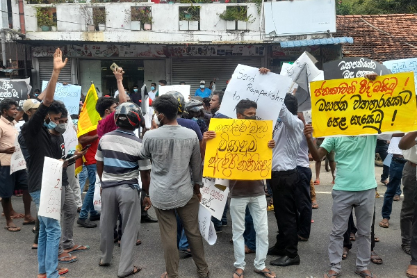 அரசாங்கத்திற்கு எதிராக திருகோணமலையிலும் போராட்டம் (Photos) | Struggle In Trincomalee Against Kottapaya