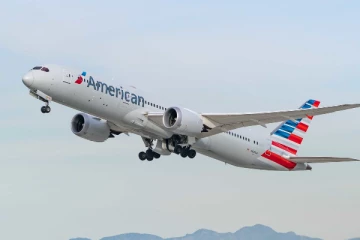 விமான பணிப்பெண் மூக்கை உடைத்த பயணி - அதிர்ச்சியடைந்த சக பயணிகள்