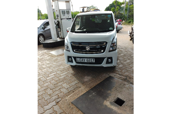 ஓமந்தை எரிபொருள் நிலையத்திற்கருகில் வாள்களுடன் மூவர் கைது | Srilanka Fuel Crisis In Vavniya