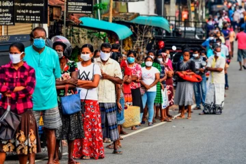 இலங்கையில் மற்றுமொரு நெருக்கடி - அரிசிக்காக நீண்ட வரிசை