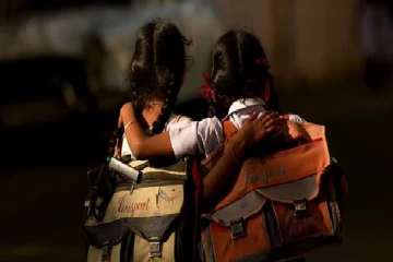 மகளும் தோழியும் பாலியல் துஸ்பிரயோகம்; தந்தை கைது