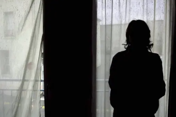 பொலிஸார் அதிரடி சோதனை ; பாலியல் தொழிலில் ஈடுப்பட்ட 2 பெண்கள் மீட்பு | Police Raid 2 Women Involved In Sex Work Rescued