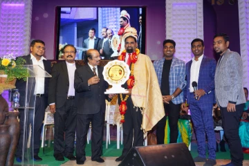 மகிந்தவின் இணைப்புச் செயலருக்கு விருது வழங்கி கௌரவிப்பு