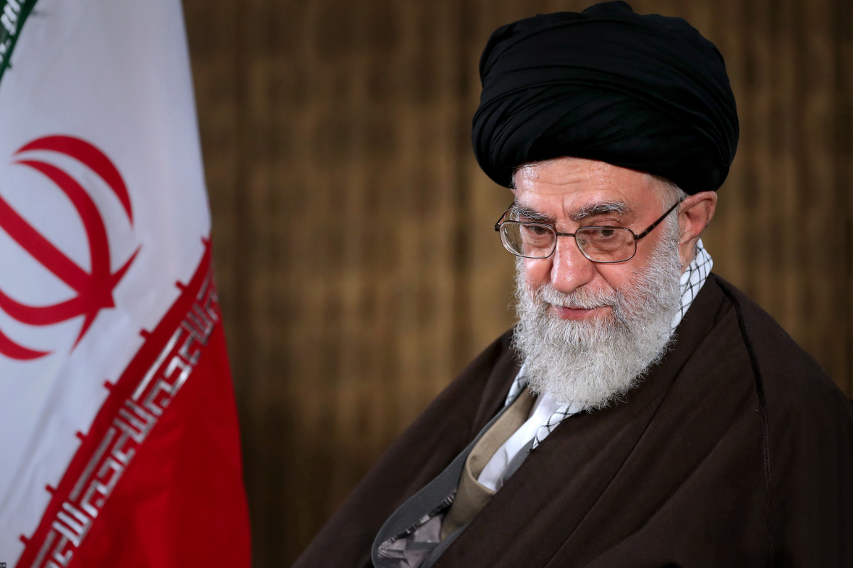 சடலமாக மீட்கப்பட்டாரா அலி கமேனி? இஸ்ரேலின் அறிவிப்பின் பின்னர் தொடரும் மர்மம் | Israel Claims Signs Khamenei Is Dead