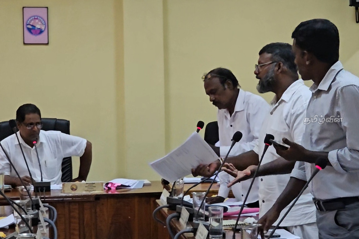 பதற்ற நிலைக்கு மத்தியில் எடுக்கப்பட்ட தீர்மானம்: கடுமையாக எச்சரித்த மானிப்பாய் தவிசாளர் | Manipay Thavisala Gave A Stern Warning