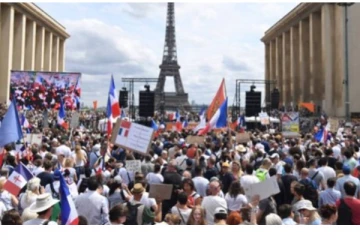 பிரான்சில் கொண்டு வந்த புதிய சட்டம்! எதிர்ப்பு தெரிவித்து நடந்த மிகப் பெரும் போராட்டம்: பலர் கைது