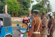 பிள்ளைகளை ஏற்றி செல்லும் பெற்றோருக்கு வவுனியா பொலிஸார் கடும் உத்தரவு!