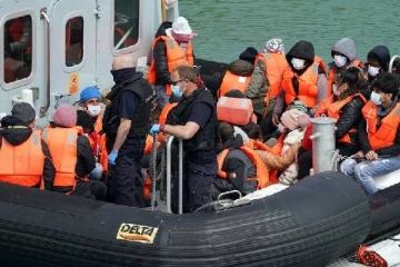 பிரித்தானியாவில் துஸ்பிரயோக குற்றவாளிகளுடன் சிறை வைக்கப்படும் புலம்பெயர் அப்பாவி சிறுவர்கள்