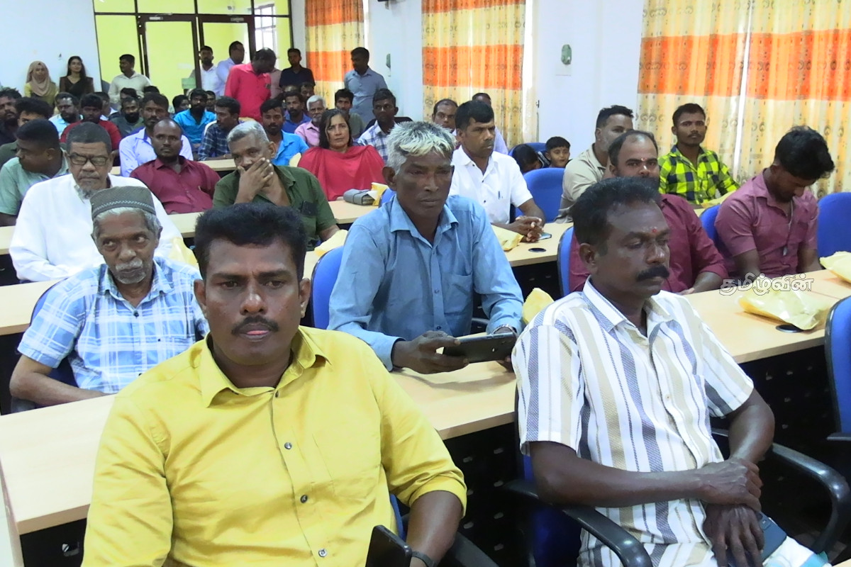 தீவிரமடையும் எரிபொருள் நெருக்கடி : அரசு தரப்பில் விளக்கம் கொடுத்த அமைச்சர் சந்திரசேகர் | Compensation Provided To Fishermen Cyclone Titva