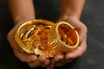 දවසින් දවස ගිනි ගණන් යන රත්තරන් - අද ඊයෙටත් වඩා ඇස් උඩ ‍යන රන් මිල ගණන් මෙන්න