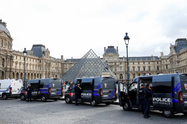 லூவர் அருங்காட்சியக கொள்ளை! மேலும் ஐவர் அதிரடி கைது | Louvre Jewellery Heist Five More Arrested