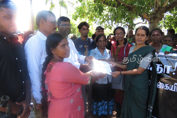 வடக்கு கிழக்கில் சர்வதேச நீதியை கோரி போராட்டத்தில் ஒன்றிணைந்த மக்கள் (Video) | Protest In Trincomalee