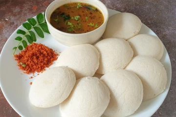 இட்லி பஞ்சு போல வரனுமா? அரிசி, உளுந்துடன் இந்த ஒரு பொருள் சேர்த்தால் போதும்