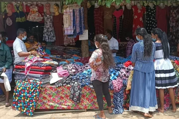 சித்திரை புத்தாண்டை முன்னிட்டு வவுனியாவில் களைகட்டியுள்ள வியாபார நடவடிக்கைகள்