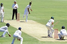 ரன் அவுட் ஆக்க நினைத்து ரோகித் மீது த்ரோ செய்த இந்திய வீரர்! நூலிழையில் காயத்தில் இருந்து தப்பிய காட்சி