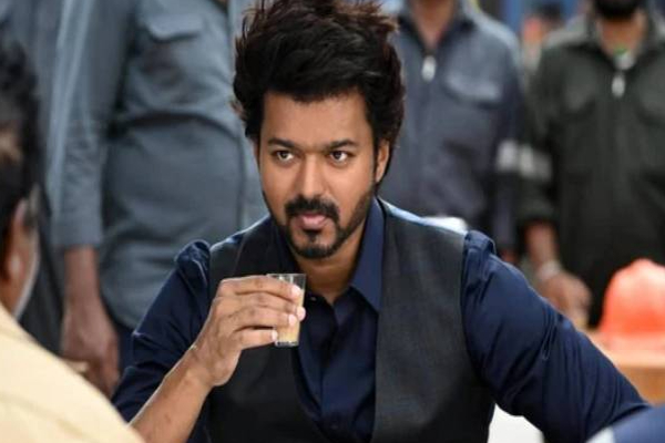 ரசிகர் ஒருவருக்கு இன்ப அதிர்ச்சி கொடுத்த நடிகர் விஜய்! வைரல் புகைப்படம் | Actor Vijay Gave Surprise To A Disabled Fan Photo