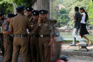 காதலிக்காக அடிதடியில் ஈடுபட்ட மாணவர்களால் பரபரப்பு - 5 பேர் கைது