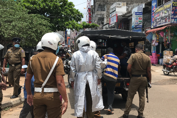 தென்னிலங்கையில் வீடொன்றுக்குள் துப்பாக்கி சூடு - இளம் பெண் படுகாயம் | Sri Lanka Police Crime Increase 2023