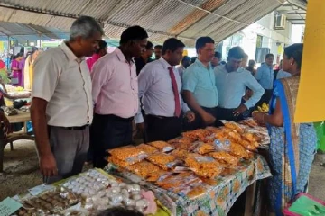 புத்தாண்டை முன்னிட்டு யாழ் வடமராட்சி வடக்கு பிரதேச செயலகத்தில் வர்த்தக சந்தை!