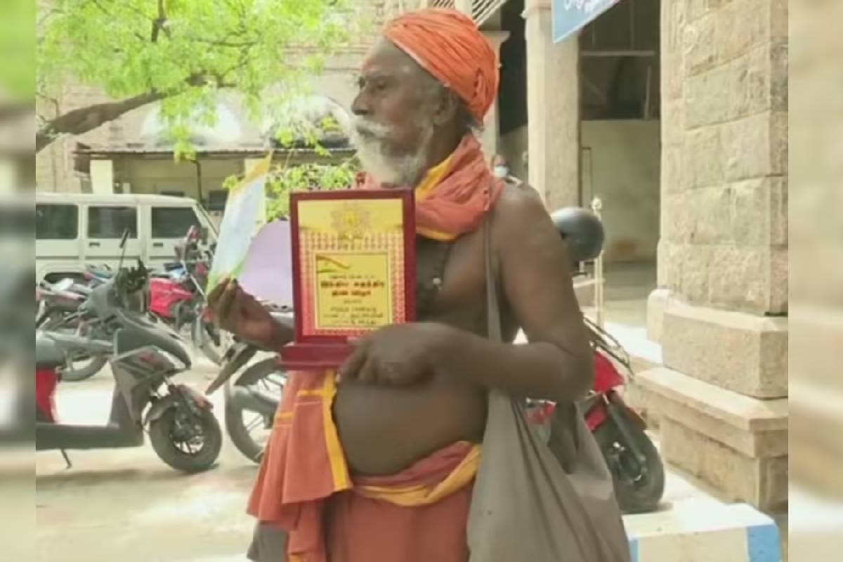 CM VIJAY - காக இந்த பணம்... யாசகம் பெற்றே தமிழக அரசுக்கு 1.6 கோடி கொடுத்த முதியவர்! | Begger Pool Pandiyan Donate Above 1Cr To Tn Gov