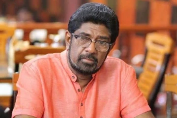 கெஹெலிய வீட்டிற்கு முன்பாக போராட்டம்: கண்ணீர் புகை பிரயோகம்