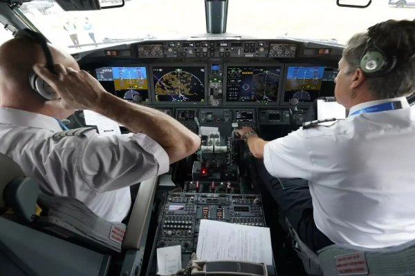 எயார் பிரான்ஸ் ; 55 வயதில் ஓய்வூதியம் வேண்டாம் ! | Air France Pilots Want To Reduce Working Hours எயார் பிரான்ஸ் ; 55 வயதில் ஓய்வூதியம் வேண்டாம் ! | Air France Pilots Want To Reduce Working Hours