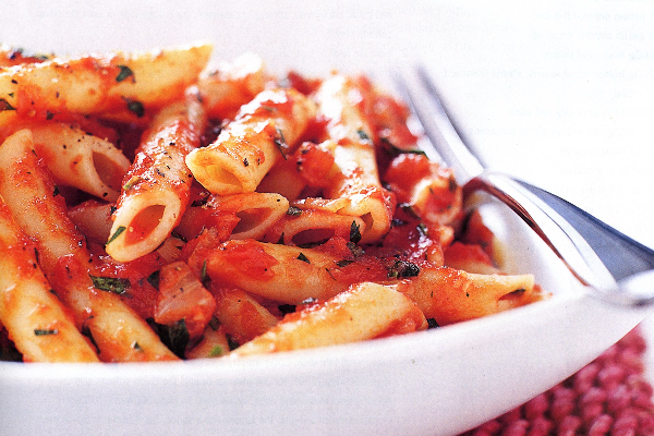 3 1/2 நிமிஷத்துல பாஸ்தா வேகலையாம்... ரூ.40 கோடி இழப்பீடு கேட்ட பெண்! | Us Woman Asks 40 Crores For Instant Pasta Box