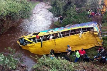 பிரபல நாட்டில் சோகம்! ஆற்றில் பஸ் கவிழ்ந்து கோர விபத்து.. 23 பேர் பரிதாப பலி