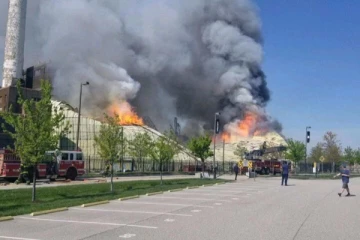 அமெரிக்கா  தொழிற்சாலையொன்றில் பாரிய தீ விபத்து