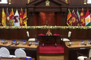 නව කැබිනට් සංශෝධයට පොහොට්ටු-ටෙලිෆෝනය අතර සීතල යුද්ධයක්..යෝජිත නම් ලැයිස්තුවක් මෙන්න..