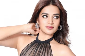 கருப்புநிற கிளாமர் உடையில் பளபளக்கும் லுக்கில் நடிகை நிதி அகர்வால்!! ரசிகர்களின் ரியாக்ஷன்..