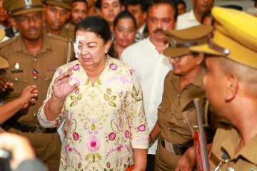 හිටපු ගමන් ක්ලාන්ත වි වැටෙනවා.. හිරේ දැම්මොත් ආතතියෙන් මිය යන්න පුළුවන්.. හෙට ශිරන්ති නවලෝක රොහලට ඉදිරිපත් කිරීමට අධිකරණයෙන් නියෝගයක්