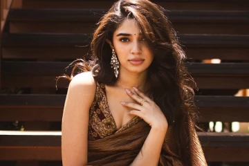 சேலையில் அழகிய போஸ் கொடுத்த க்ரித்தி ஷெட்டி!