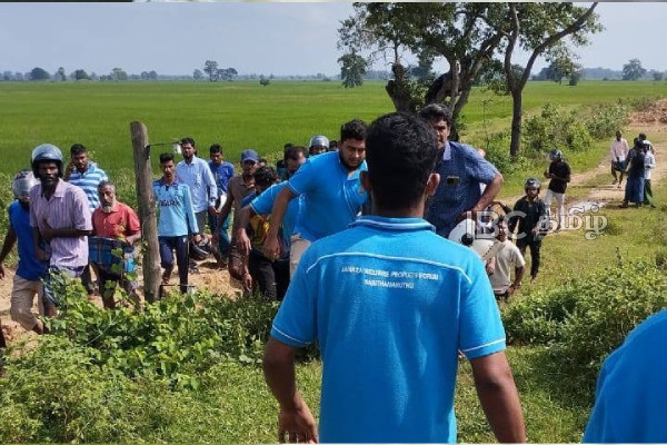 ஆற்றில் மீன்பிடித்த இளம் குடும்பஸ்தருக்கு நேர்ந்த விபரீதம் | Family Man Dragged By Crocodile Found Dead