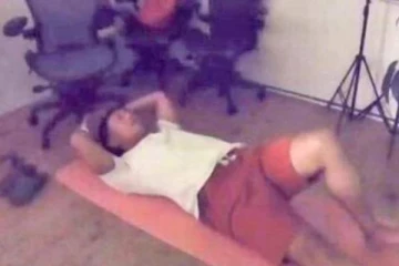 உறக்கத்தில் இப்படி ஒரு தினுசா? வியக்க வைக்கும் இளைஞர்!