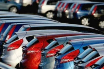 இலங்கை சந்தையில்  வாகனங்களின் பெறுமதியில் ஏற்பட்ட மாற்றம் - புதிய விலை பட்டியல் வெளியீடு