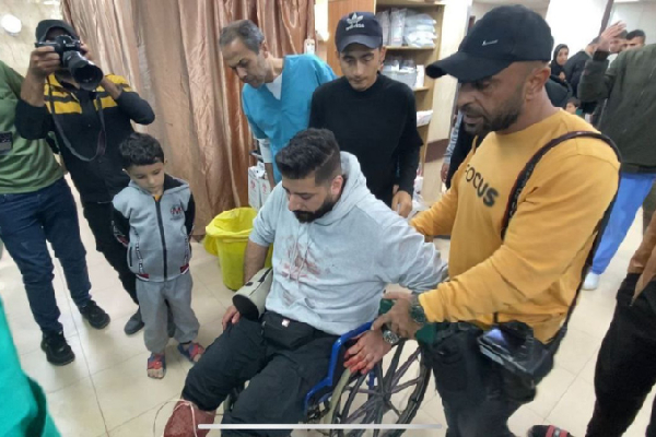 இஸ்ரேல் படையினரின் சினைப்பர் தாக்குதலில் ஊடகவியலாளர் படுகாயம் | Palestinian Journalist Injured By Israeli Sniper