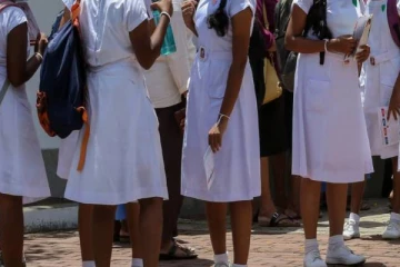 யாழில் மாணவிகளிடம் தகாத முறையில் நடந்துக்கொண்ட இருவர்: தட்டிக்கேட்ட மாணவனுக்கு நேர்ந்த நிலை