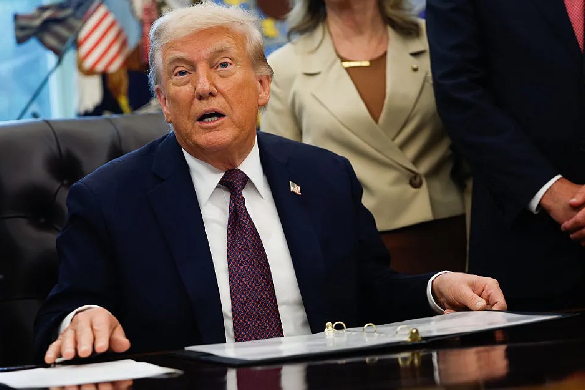 டொனால்ட் ட்ரம்ப் மெம்பிஸ் நகரில் சுற்றுப்பயணம் | Donald Trump Tours Memphis