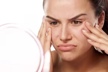 முகத்தில் உள்ள இறந்த செல்களை நீக்க வேண்டுமா? சில சூப்பரான வழிகள் இதோ!