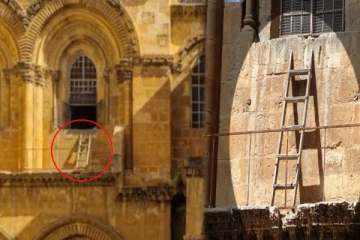 Israel: 270 ஆண்டுகளாக ஒரு இன்ச் கூட நகர்த்தப்படாத ஜெருசலேம் மர்ம ஏணி - ஏன் தெரியுமா?