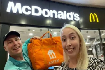 உணவு டெலிவரி செய்தே வாரத்திற்கு 90,000 ஈட்டும் லண்டன் பெண் - எப்படி சாத்தியம் தெரியுமா?