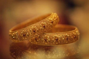 இறங்கிய வேகத்தில் ஏறிய தங்கம் விலை - நகை வாங்க போறீங்களா?